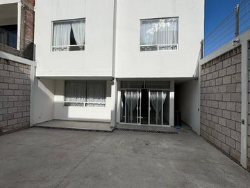 CASA EN VENTA CUMBRES DE JURIQUILLA
