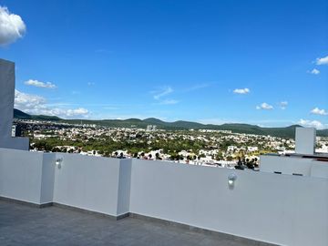 CASA EN VENTA CUMBRES DE JURIQUILLA
