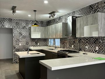 CASA EN VENTA CUMBRES DE JURIQUILLA