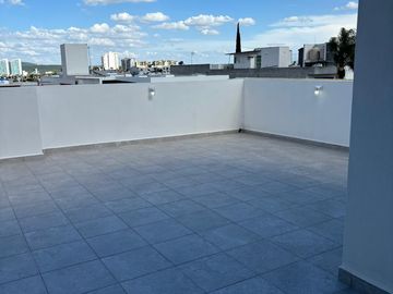 CASA EN VENTA CUMBRES DE JURIQUILLA
