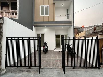 DIJUAL RUMAH SIAP HUNI MURAH DI KAYU PUTIH JAKARTA TIMUR, RUMAH READY 2 LANTAI BARU DEKAT KE PULO MAS JAKTIM, RUMAH STRATEGIS DEKAT VELODROME 3 KAMAR