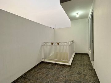 DIJUAL RUMAH SIAP HUNI MURAH DI KAYU PUTIH JAKARTA TIMUR, RUMAH READY 2 LANTAI BARU DEKAT KE PULO MAS JAKTIM, RUMAH STRATEGIS DEKAT VELODROME 3 KAMAR