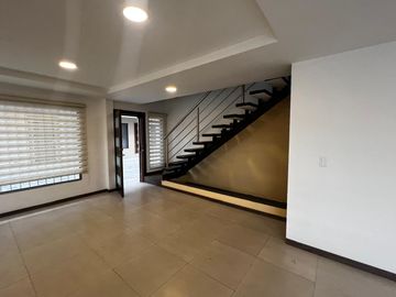 EN VENTA HERMOSA CASA A ESTRENAR UBICADA CERCA DE SAN BLAS