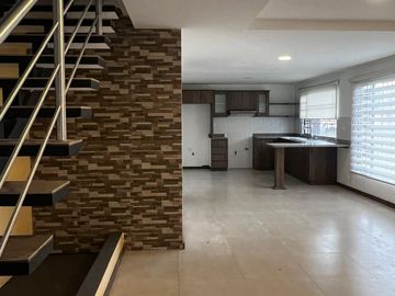 EN VENTA HERMOSA CASA A ESTRENAR UBICADA CERCA DE SAN BLAS