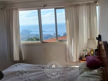 VENDE AMPLIA CASA DE TRES PISOS EN VALPARAISO