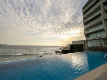 Duplex vista al mar en condominio Ocean Reef, San Bartolo