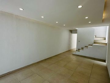 Casa remodelada en Alamo Industrial en VENTA