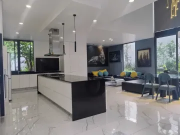 Ciudad Bugambilias, Espectacular Residencia en Segunda Sección
