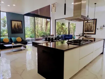 Ciudad Bugambilias, Espectacular Residencia en Segunda Sección