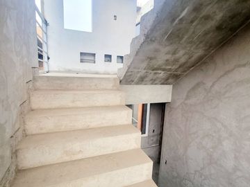 ALQUILER DE TERRENO MÁS VIVIENDA U OFICINA / TALLER / DEPÓSITO