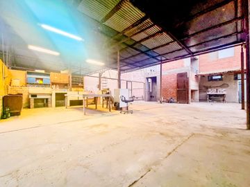 ALQUILER DE TERRENO MÁS VIVIENDA U OFICINA / TALLER / DEPÓSITO