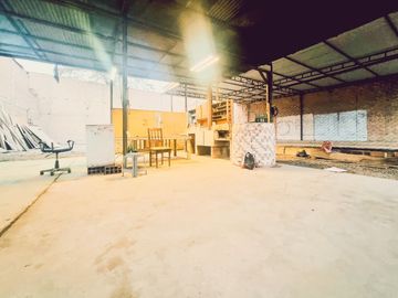 ALQUILER DE TERRENO MÁS VIVIENDA U OFICINA / TALLER / DEPÓSITO
