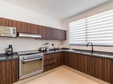 CASA EN VENTA AL SUR DE CUERNAVACA CON ALBERCA Y ROOF GARDEN