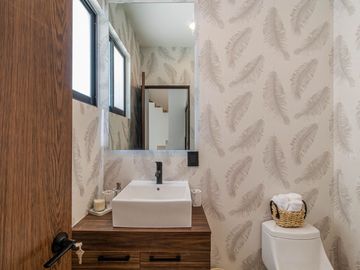 CASA EN VENTA AL SUR DE CUERNAVACA CON ALBERCA Y ROOF GARDEN