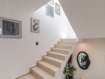 CASA EN VENTA AL SUR DE CUERNAVACA CON ALBERCA Y ROOF GARDEN