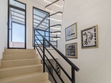 CASA EN VENTA AL SUR DE CUERNAVACA CON ALBERCA Y ROOF GARDEN