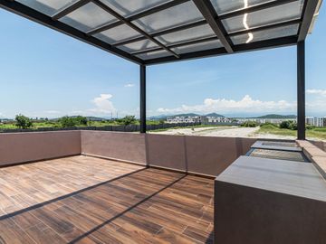 CASA EN VENTA AL SUR DE CUERNAVACA CON ALBERCA Y ROOF GARDEN