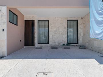 VENTA DE CASA CON ALBERCA Y ROOF GARDEN AL SUR DE CUERNAVACA MORELOS