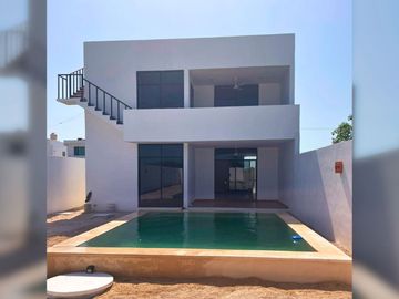Casa a pasos del mar con alberca privada, en venta, San Benito, Yucatán.