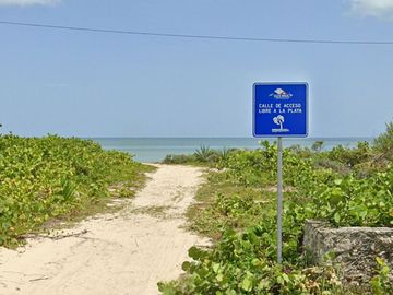 Casa a pasos del mar con alberca privada, en venta, San Benito, Yucatán.