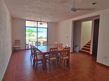 Casa a pasos del mar con alberca privada, en venta, San Benito, Yucatán.