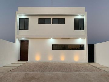 Casa a pasos del mar con alberca privada, en venta, San Benito, Yucatán.