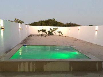 Casa a pasos del mar con alberca privada, en venta, San Benito, Yucatán.
