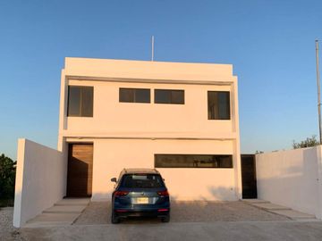 Casa a pasos del mar con alberca privada, en venta, San Benito, Yucatán.