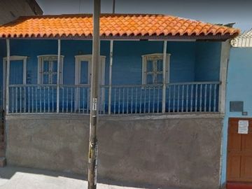 VENDO CASA EN CENTRO DE MOLLENDO