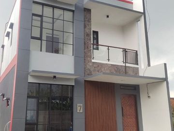 RUMAH DIJUAL MURAH DI CISARUA LEMBANG BANDUNG BARAT JUAL 2 LANTAI PERUMAHAN DESAIN MODERN ELEGAN