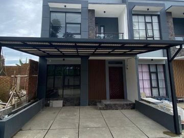 RUMAH DIJUAL MURAH DI CISARUA LEMBANG BANDUNG BARAT JUAL 2 LANTAI PERUMAHAN DESAIN MODERN ELEGAN