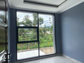 RUMAH DIJUAL MURAH DI CISARUA LEMBANG BANDUNG BARAT JUAL 2 LANTAI PERUMAHAN DESAIN MODERN ELEGAN