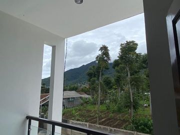 RUMAH DIJUAL MURAH DI CISARUA LEMBANG BANDUNG BARAT JUAL 2 LANTAI PERUMAHAN DESAIN MODERN ELEGAN
