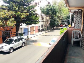 Departamento con Balcón en Coyoacán, Primer Piso 122 m² 3 Recámaras.