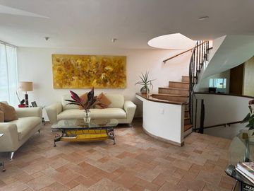 Venta Casa de Tres Niveles en Av Tamaulipas en Santa Fe