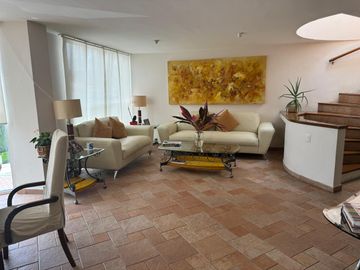 Venta Casa de Tres Niveles en Av Tamaulipas en Santa Fe