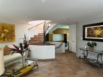 Venta Casa de Tres Niveles en Av Tamaulipas en Santa Fe