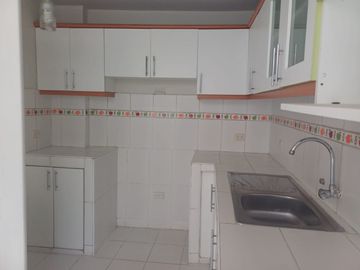 VENTA DEPARTAMENTO LA MOLINA COCHERA PORTADA DEL SOL III ETAPA 3ER PISO S/ASCENSOR