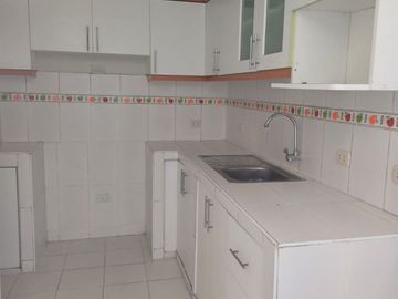 VENTA DEPARTAMENTO LA MOLINA COCHERA PORTADA DEL SOL III ETAPA 3ER PISO S/ASCENSOR