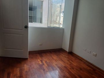 VENTA DEPARTAMENTO LA MOLINA COCHERA PORTADA DEL SOL III ETAPA 3ER PISO S/ASCENSOR
