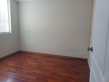 VENTA DEPARTAMENTO LA MOLINA COCHERA PORTADA DEL SOL III ETAPA 3ER PISO S/ASCENSOR
