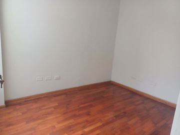 VENTA DEPARTAMENTO LA MOLINA COCHERA PORTADA DEL SOL III ETAPA 3ER PISO S/ASCENSOR