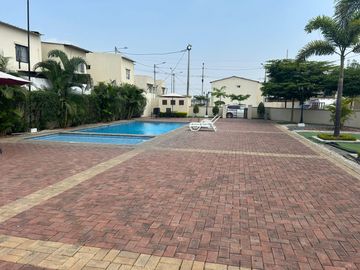 Vendo casa en Gran Vittoria de 3 dormitorios