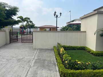 Vendo casa en Gran Vittoria de 3 dormitorios