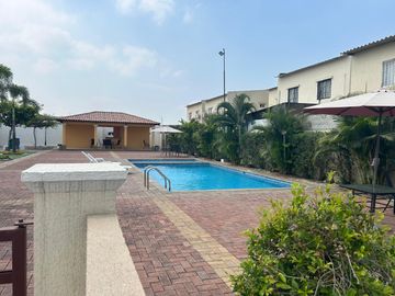 Vendo casa en Gran Vittoria de 3 dormitorios