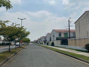 Vendo casa en Gran Vittoria de 3 dormitorios