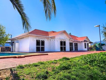 Leon Propiedades vende parcela en condominio Lomas del Puangue, Curacaví.