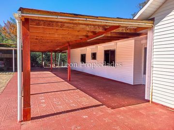 Leon Propiedades vende parcela en condominio Lomas del Puangue, Curacaví.