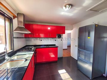 Leon Propiedades vende parcela en condominio Lomas del Puangue, Curacaví.