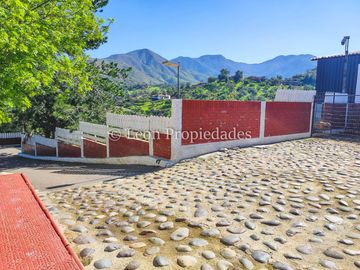 Leon Propiedades vende parcela en condominio Lomas del Puangue, Curacaví.